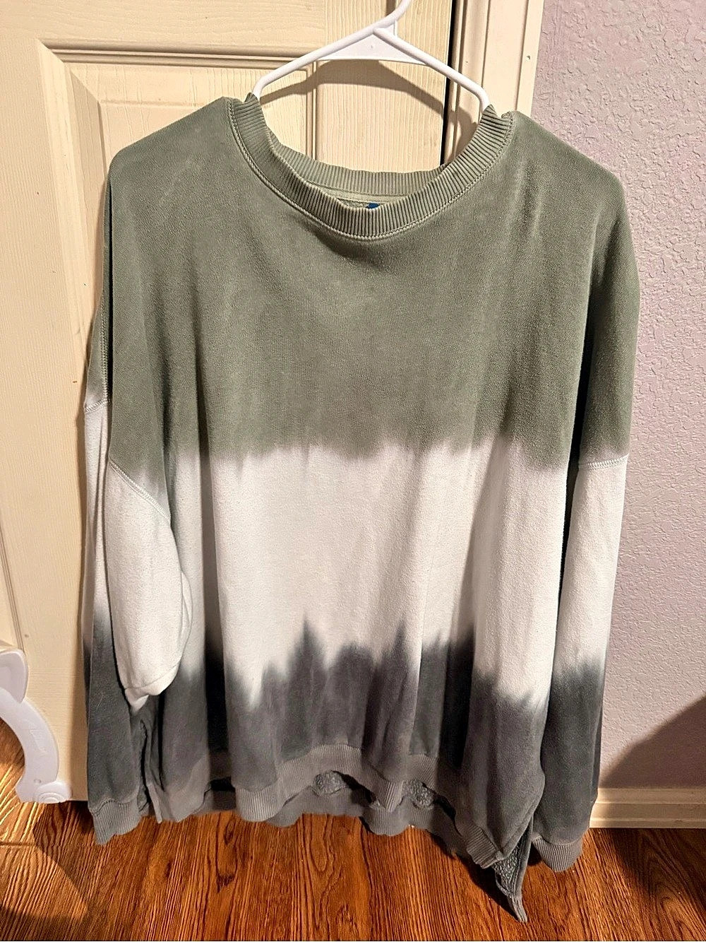 American Eagle Ahh-Mazingly Soft Dip-Dye Jegging Fit Sweatshirt Medium